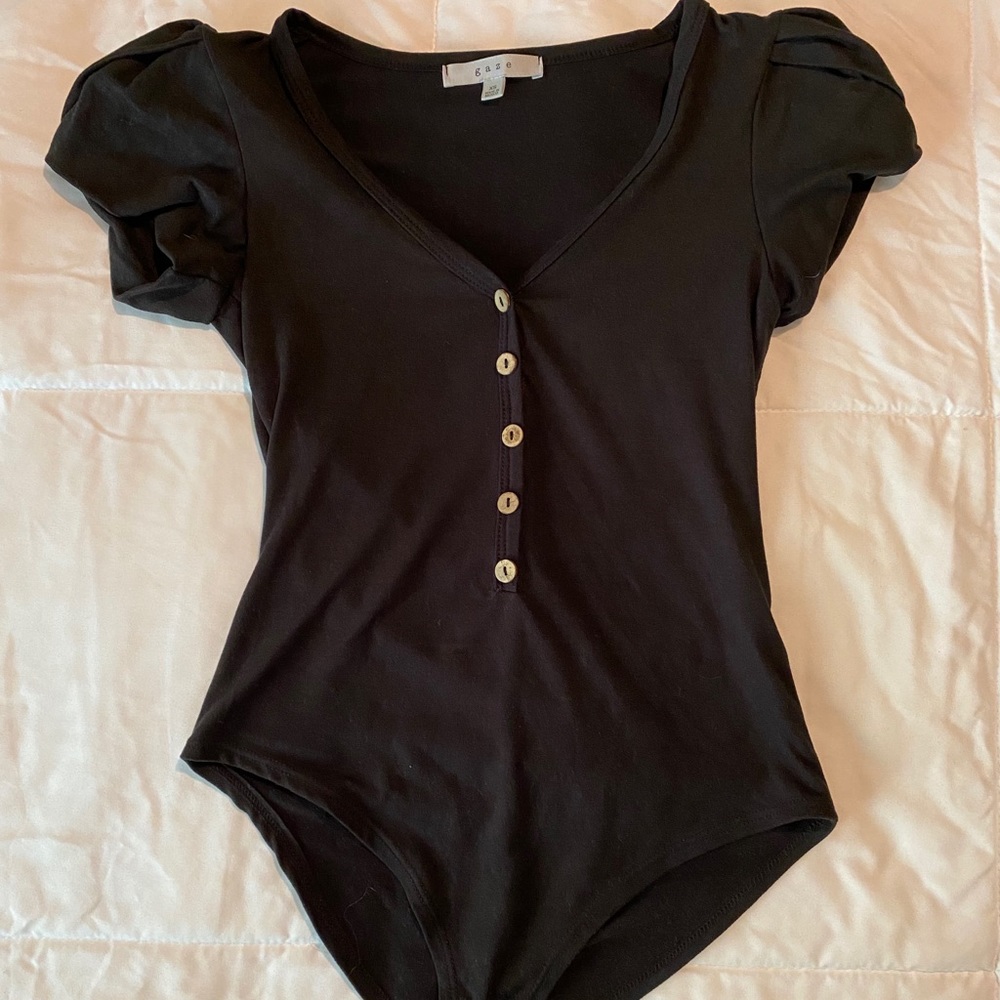 SUPER CUTE BLACK RUFFLE SLEEVE BUTTON BODYSUIT